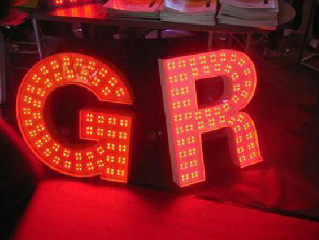 三门峡LED发光字常见的安装误区。